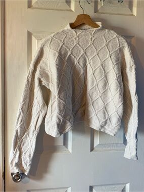 Cozy Textured Cream Cropped Sweater by Old Navy Size Small